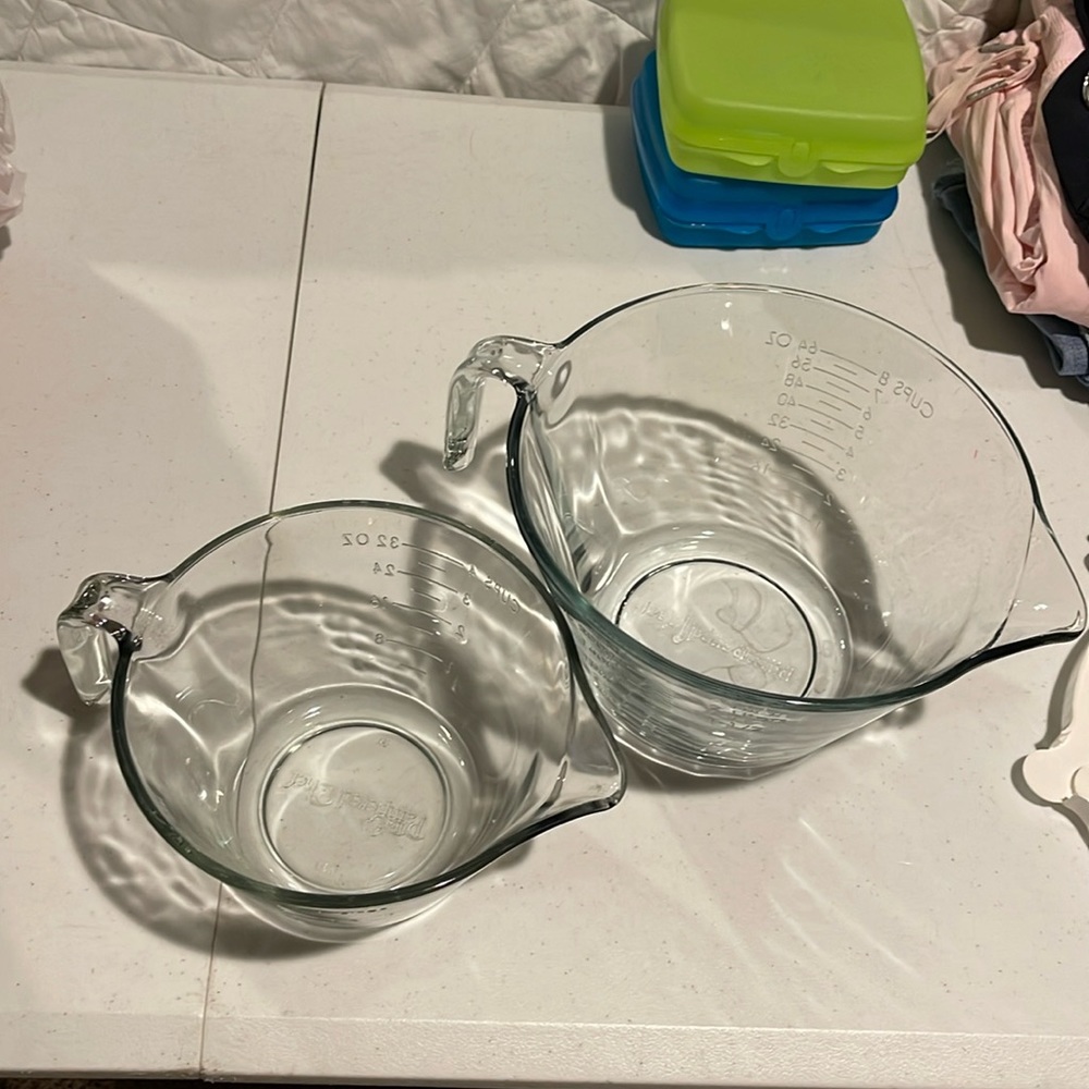 Pampered Chef Measuring Bowls with Lids